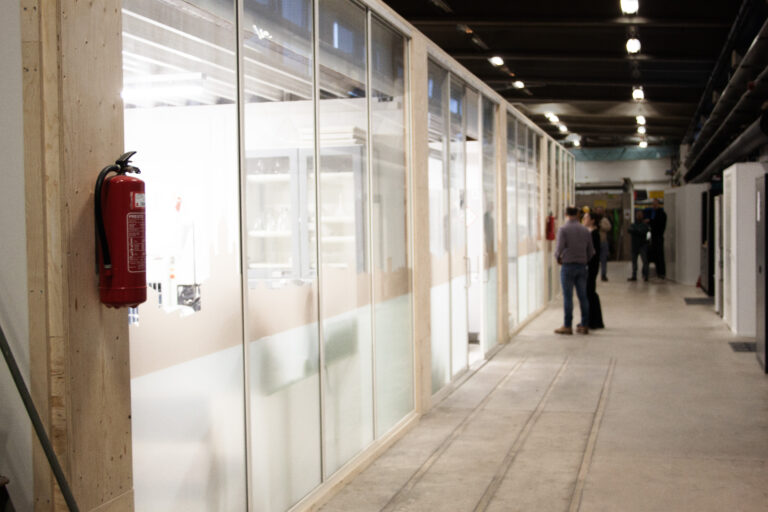 Lasirakenteet Nordic Bioproducts Groupin tiloissa